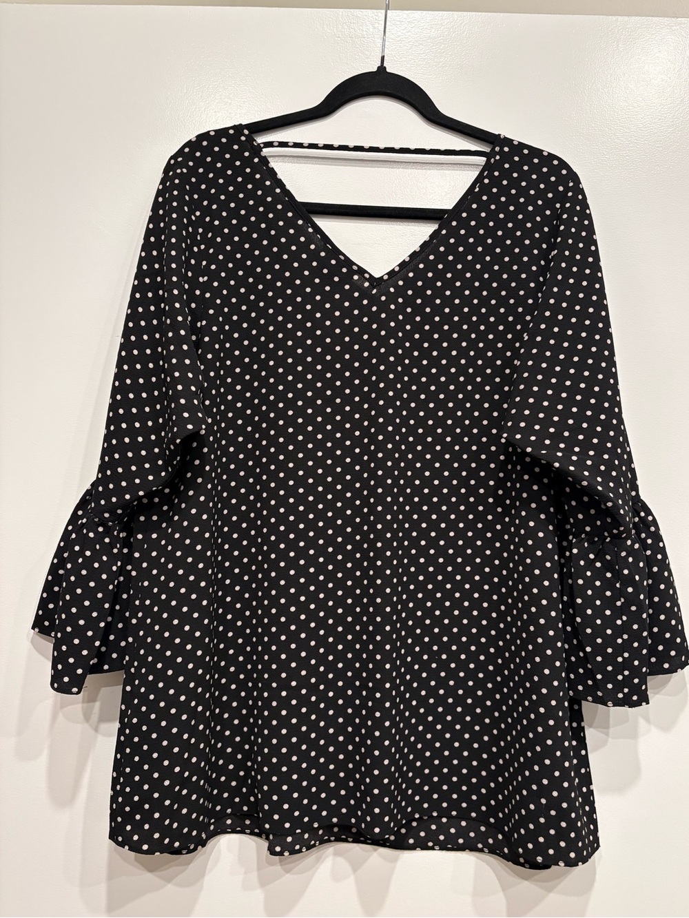 City Chic Polka Dot V Neck Blouse w/ Bell Sleeves - Size 16W - Like New